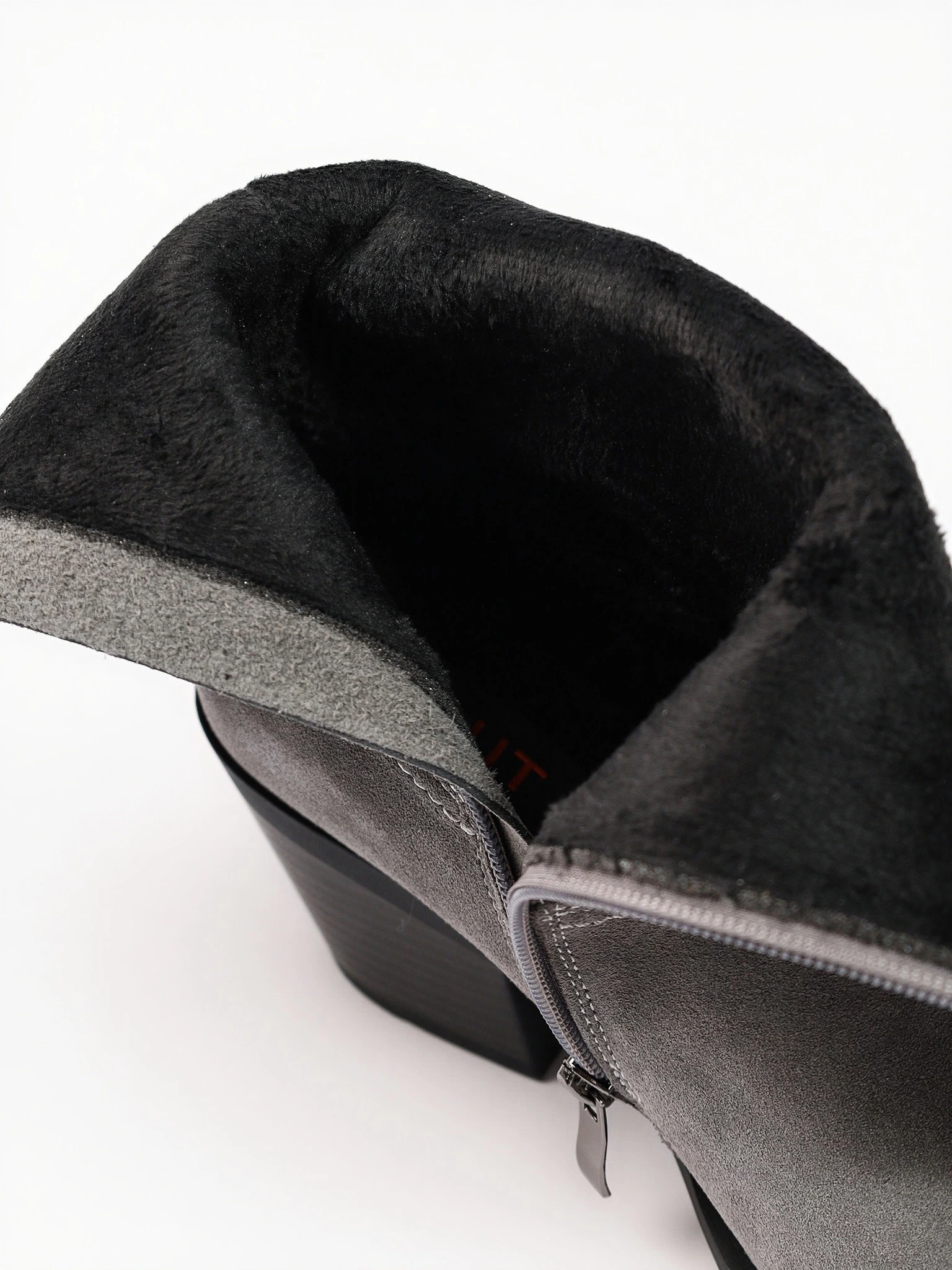 Сапоги-казаки укороченные  серого цвета из натуральной замши